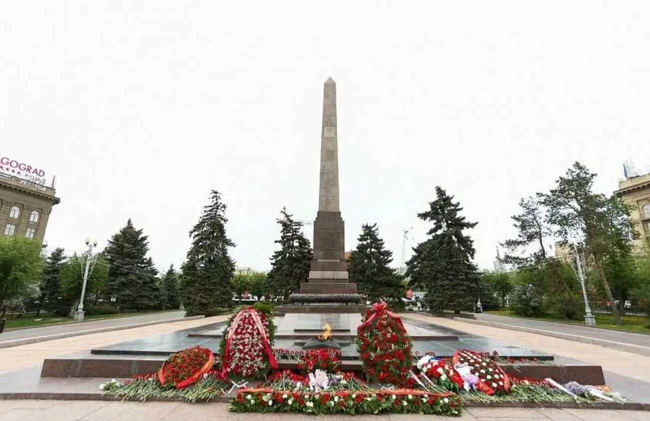 Мемориал Вечного огня и площадь Павших Борцов