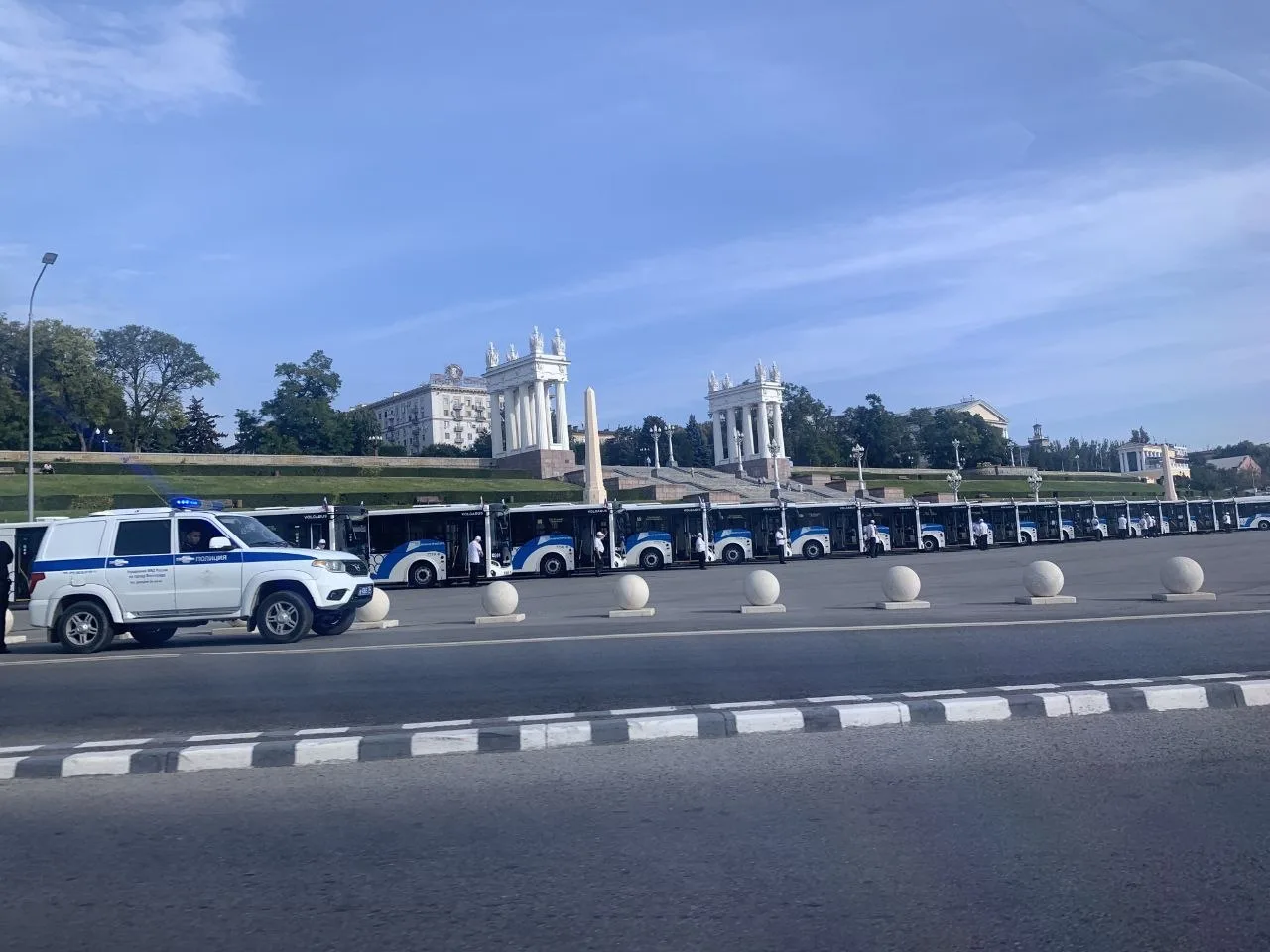 В Волгоград вернулись автобусы-«гармошки» — мы увидели их одними из первых
